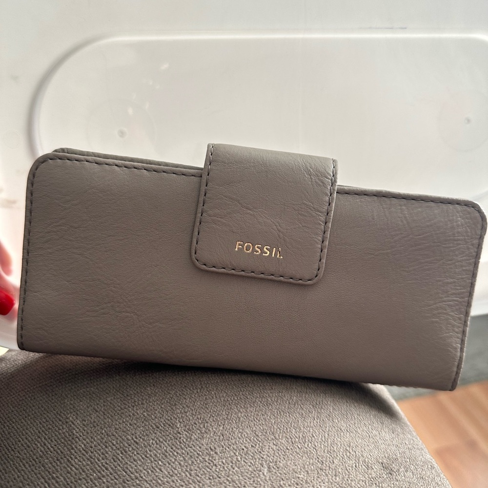 Brand new Fossil wallet.
